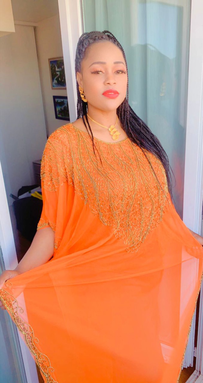 Actuellement à Paris pour une formation l'artiste Guigui a célébré paque à sa manière en orange Actuellement à Paris pour une formation l'artiste Guigui a célébré paque à sa manière en orange