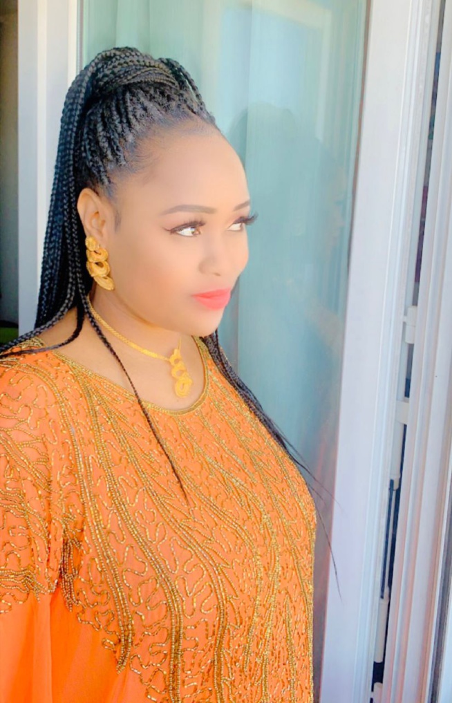 Actuellement à Paris pour une formation l'artiste Guigui a célébré paque à sa manière en orange Actuellement à Paris pour une formation l'artiste Guigui a célébré paque à sa manière en orange