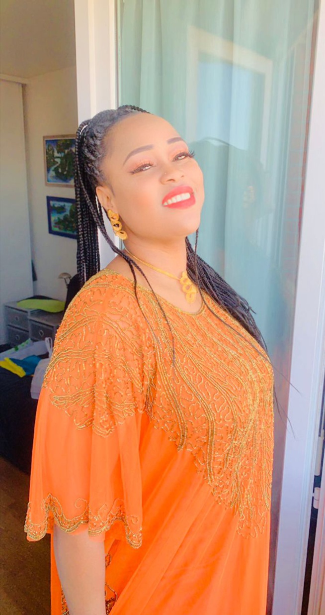 Actuellement à Paris pour une formation l'artiste Guigui a célébré paque à sa manière en orange Actuellement à Paris pour une formation l'artiste Guigui a célébré paque à sa manière en orange