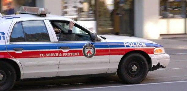 Cinq hommes atteints par balle devant une mosquée de Toronto Cinq hommes atteints par balle devant une mosquée de Toronto