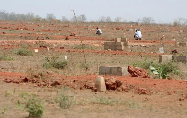RÉAFFECTATION DES TERRES PAR L’ÉTAT À DÉNI GUEDJ SUD 400 familles risquent d’être déguerpies RÉAFFECTATION DES TERRES PAR L’ÉTAT À DÉNI GUEDJ SUD 400 familles risquent d’être déguerpies