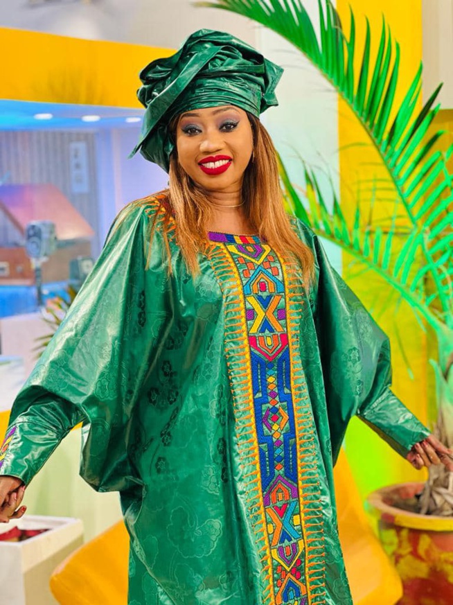 Sublime et élégante la présentatrice vedette de la RTS2 Yakham Thiam toujours au rendez-vous du chic et glamour. Sublime et élégante la présentatrice vedette de la RTS2 Yakham Thiam toujours au rendez-vous du chic et glamour.