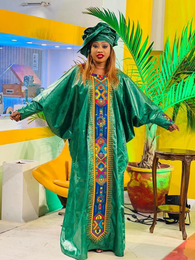 Sublime et élégante la présentatrice vedette de la RTS2 Yakham Thiam toujours au rendez-vous du chic et glamour. Sublime et élégante la présentatrice vedette de la RTS2 Yakham Thiam toujours au rendez-vous du chic et glamour.