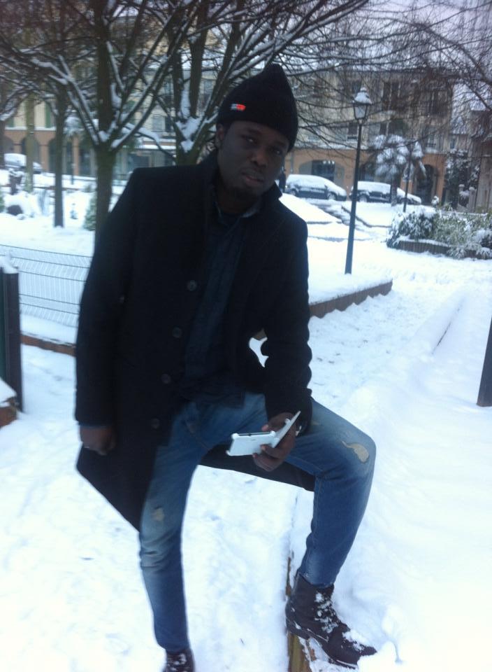 Photos: Tanor Tita Mbaye retrouvé dans le froid glacial de Paris en cie de son frère