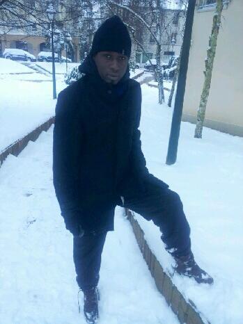 Photos: Tanor Tita Mbaye retrouvé dans le froid glacial de Paris en cie de son frère