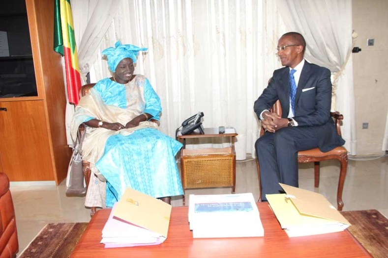 Réplique médiatique du Pm à l’image de son prédécesseur : Le syndrome Abdoul MBAYE guette Mimi Réplique médiatique du Pm à l’image de son prédécesseur : Le syndrome Abdoul MBAYE guette Mimi