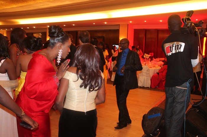 Pape Diouf réussit son pari : Faire danser les cadres de la SGBS ! Pape Diouf réussit son pari : Faire danser les cadres de la SGBS !
