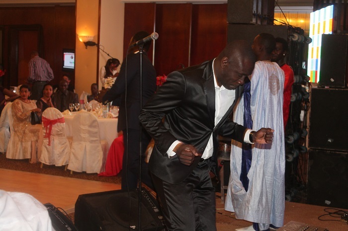 Pape Diouf réussit son pari : Faire danser les cadres de la SGBS ! Pape Diouf réussit son pari : Faire danser les cadres de la SGBS !