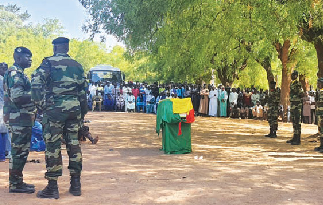 Sedhiou -inhumation des trois frères victimes d’un accident : Hommages posthumes et oraison funèbre à Boubacar Mandiang Sedhiou -inhumation des trois frères victimes d’un accident : Hommages posthumes et oraison funèbre à Boubacar Mandiang