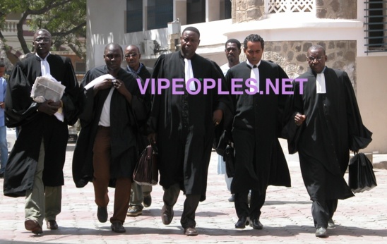 LE MINISTRE DE LA JUSTICE, Me SIRIKI KABA ACCOMPAGNE DE SES COLLEGUES AVOCATS LE MINISTRE DE LA JUSTICE, Me SIRIKI KABA ACCOMPAGNE DE SES COLLEGUES AVOCATS