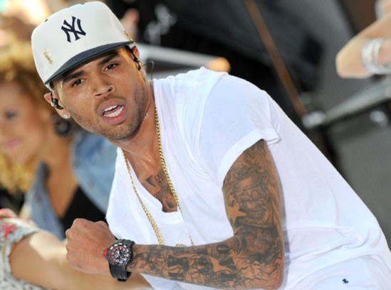 Le chanteur américain Chris Brown emprisonné pour violation de sa mise à l'épreuve Le chanteur américain Chris Brown emprisonné pour violation de sa mise à l'épreuve