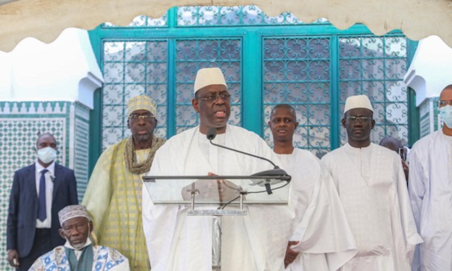 A sa sortie de prière, Macky Sall rassure: « le gouvernement fait des efforts pour contenir la hausse des prix »