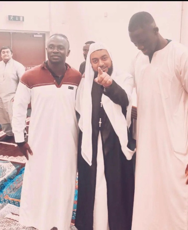 Korité 2022 Londres: Dans une tenue ultra simple, du Sadio Mané tout craché ! Korité 2022 Londres: Dans une tenue ultra simple, du Sadio Mané tout craché !