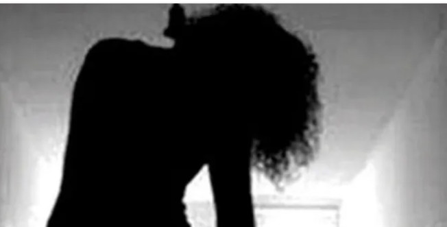 Une femme retrouvée morte, pendue à un arbre Une femme retrouvée morte, pendue à un arbre