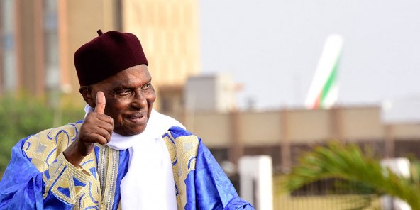 Législatives : Me Abdoulaye Wade, 95 ans, toutes ses dents, tête de liste de Wallu Législatives : Me Abdoulaye Wade, 95 ans, toutes ses dents, tête de liste de Wallu