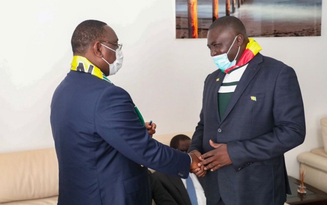 Ruée de maires de l’opposition vers Macky Sall : Les électeurs trahis, ruminent leur colère Ruée de maires de l’opposition vers Macky Sall : Les électeurs trahis, ruminent leur colère