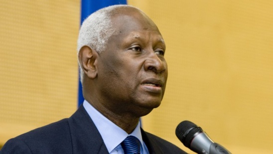 Abdou Diouf: "Jacques Chirac me demandait souvent à propos de ma taille si on m'arrosait tous les jours" Abdou Diouf: "Jacques Chirac me demandait souvent à propos de ma taille si on m'arrosait tous les jours"