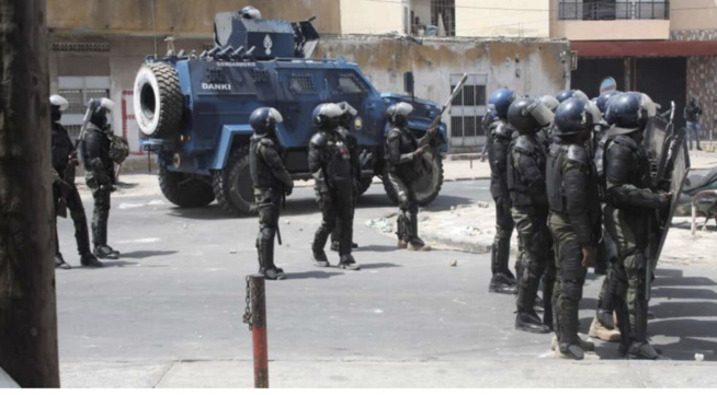 Affaire Gana Guéye – Ambassade de France à Dakar : La police chasse les membres de And Sam Jikko yi et les journalistes￼
