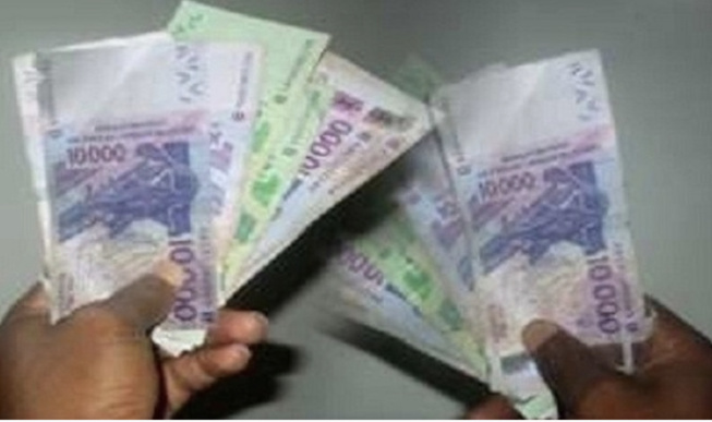 24 heures après son embauche, son patron absent : Aliou Diallo chipe 200.000 F CFA dans la caisse de la boutique et disparaît 24 heures après son embauche, son patron absent : Aliou Diallo chipe 200.000 F CFA dans la caisse de la boutique et disparaît