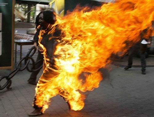 Guinguinéo: Un ex-agent du Trésor s'immole par le feu Guinguinéo: Un ex-agent du Trésor s'immole par le feu