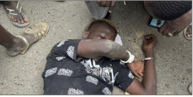 Sacré-Coeur 2 : La moto des agresseurs percutée par un taximan, l'un d'eux lynché Sacré-Coeur 2 : La moto des agresseurs percutée par un taximan, l'un d'eux lynché