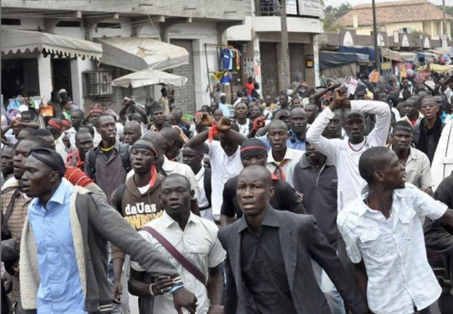 Université de Thiès: Les forces de l’ordre et étudiants s’affrontent Université de Thiès: Les forces de l’ordre et étudiants s’affrontent