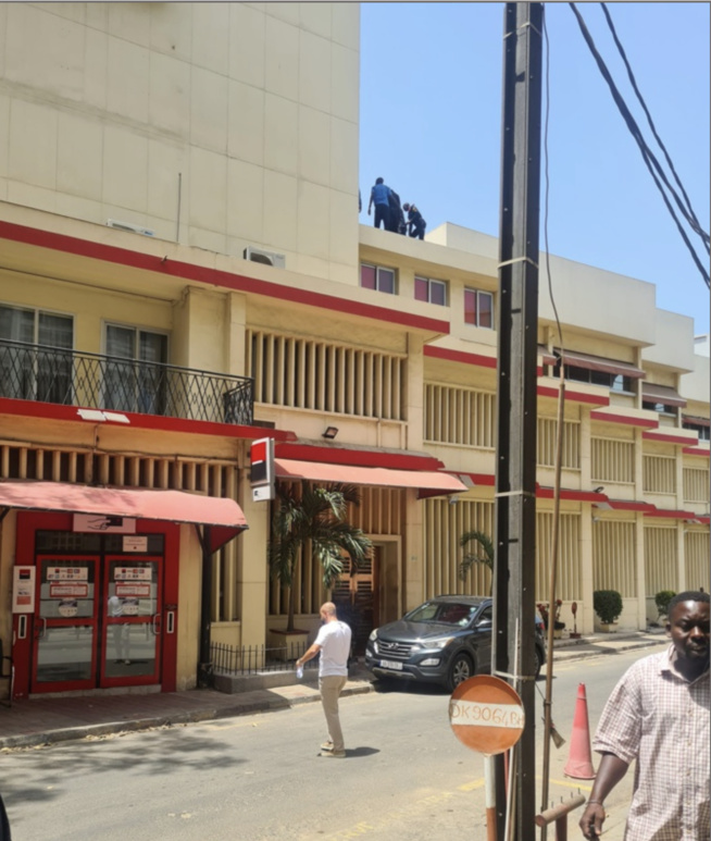 Tentative de suicide : Une femme saute du haut de l'immeuble abritant la Sgbs Tentative de suicide : Une femme saute du haut de l'immeuble abritant la Sgbs