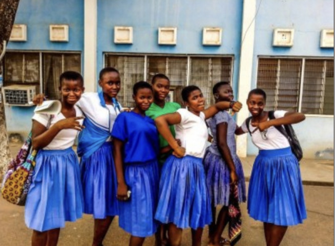 Deux élèves se battent pour un garçon, une poignardée à mort Deux élèves se battent pour un garçon, une poignardée à mort