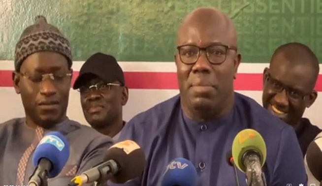 Conférence de presse des leaders de Yaw : Abass Sall et Ahmed Aidara n’ont pas raté Macky Sall et Benno Conférence de presse des leaders de Yaw : Abass Sall et Ahmed Aidara n’ont pas raté Macky Sall et Benno