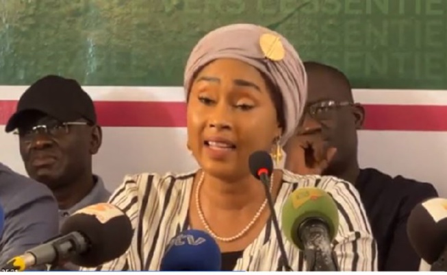 Yewwi Askan Wi face à la presse : Maïmouna Bousso appelle à un « Talatay Nder » pacifique pour dire non à un homme qui oublie son passé… Yewwi Askan Wi face à la presse : Maïmouna Bousso appelle à un « Talatay Nder » pacifique pour dire non à un homme qui oublie son passé…