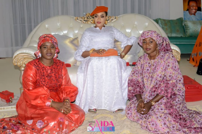 Adiya : Sokhna Aïda Diallo reçoit un milliard FCfa Adiya : Sokhna Aïda Diallo reçoit un milliard FCfa