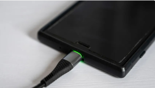 L'UE va imposer un chargeur unique pour smartphones L'UE va imposer un chargeur unique pour smartphones