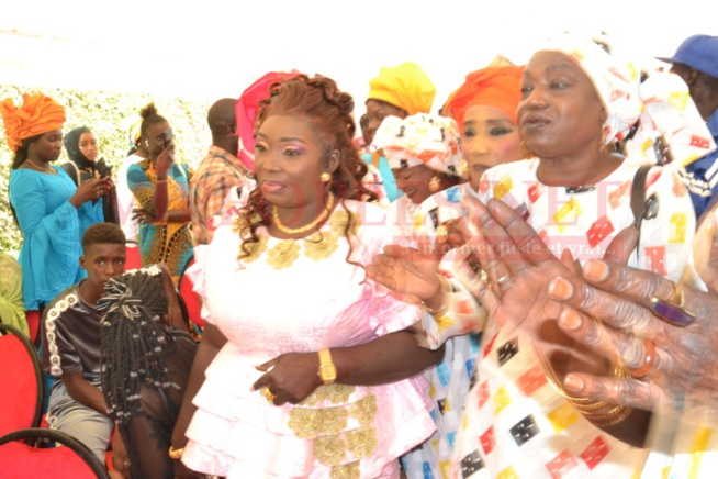 Mariage de sa gouvernante, le président du MEDS Mbagnick Diop offre une fête royale à Anna. Mariage de sa gouvernante, le président du MEDS Mbagnick Diop offre une fête royale à Anna.