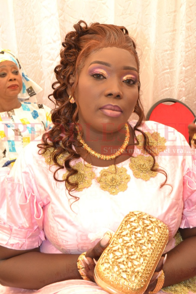 Mariage de sa gouvernante, le président du MEDS Mbagnick Diop offre une fête royale à Anna. Mariage de sa gouvernante, le président du MEDS Mbagnick Diop offre une fête royale à Anna.