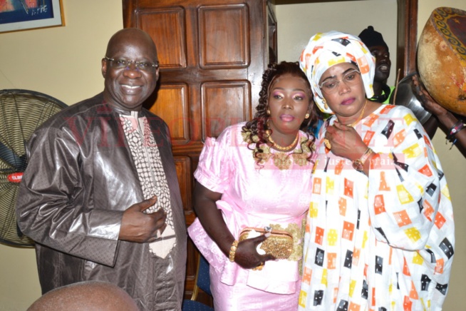 Mariage de sa gouvernante, le président du MEDS Mbagnick Diop offre une fête royale à Anna. Mariage de sa gouvernante, le président du MEDS Mbagnick Diop offre une fête royale à Anna.