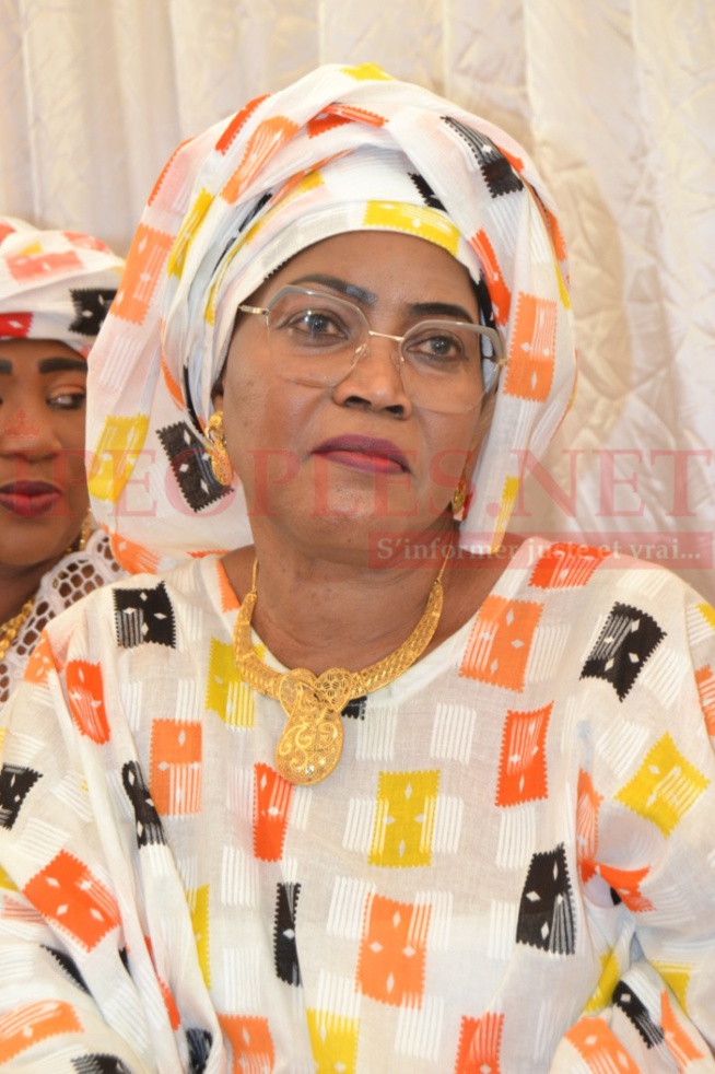 Mariage de sa gouvernante, le président du MEDS Mbagnick Diop offre une fête royale à Anna. Mariage de sa gouvernante, le président du MEDS Mbagnick Diop offre une fête royale à Anna.