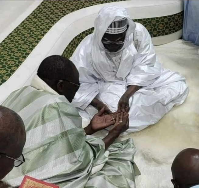 Touba : Serigne Abo Mbacké remet un "adiya" de 236 millions au Khalife des Mourides Serigne Mountakha Touba : Serigne Abo Mbacké remet un "adiya" de 236 millions au Khalife des Mourides Serigne Mountakha