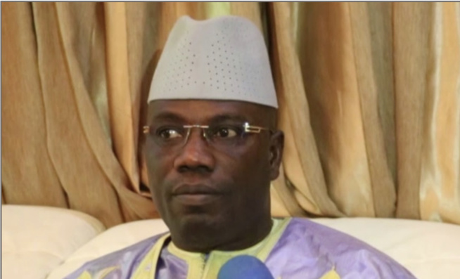 Le père de Cheikh Abdou Bara Mbacké Dyoli reçu par Serigne Mountakha Bassirou Mbacké Le père de Cheikh Abdou Bara Mbacké Dyoli reçu par Serigne Mountakha Bassirou Mbacké