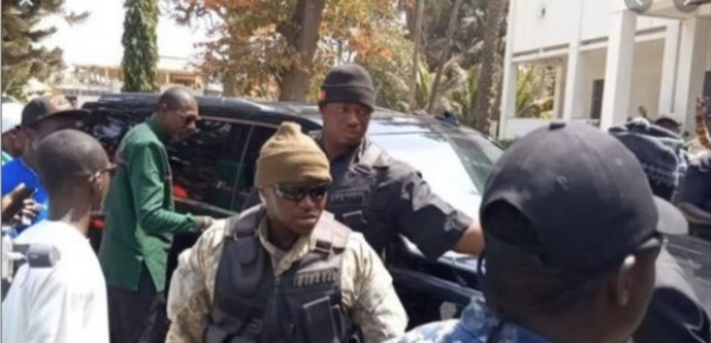 Dernière minute : 6 membres de la garde rapprochée de Sonko arrêtés (PASTEF) Dernière minute : 6 membres de la garde rapprochée de Sonko arrêtés (PASTEF)