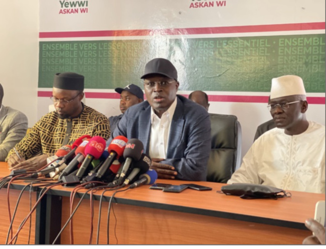 Manifestation du 17 juin : Yewwi Askan Wi exige la libération des "200 otages" et annonce des plaintes... Manifestation du 17 juin : Yewwi Askan Wi exige la libération des "200 otages" et annonce des plaintes...