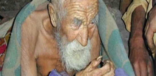 «La mort m’a oublié», dit l’homme le plus âgé du monde 179 ans (Inde) «La mort m’a oublié», dit l’homme le plus âgé du monde 179 ans (Inde)