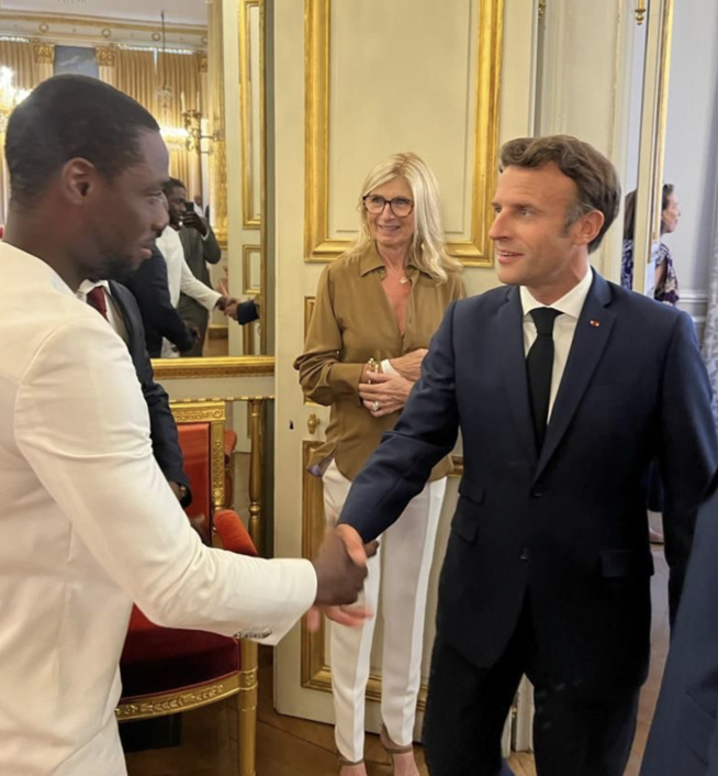 Palais de l’Elysee – Le DG du Groupe Futur Média, Birane Ndour en compagnie de son père, reçu par le Président Emmanuel Macron Palais de l’Elysee – Le DG du Groupe Futur Média, Birane Ndour en compagnie de son père, reçu par le Président Emmanuel Macron