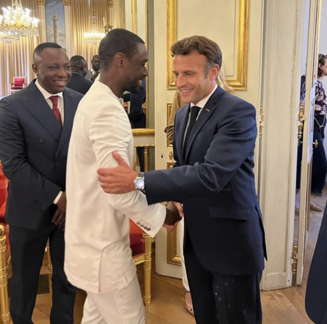 Palais de l’Elysee – Le DG du Groupe Futur Média, Birane Ndour en compagnie de son père, reçu par le Président Emmanuel Macron Palais de l’Elysee – Le DG du Groupe Futur Média, Birane Ndour en compagnie de son père, reçu par le Président Emmanuel Macron