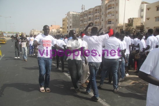 PHOTO - Folle ambiance à l'aéroport de Dakar. La stratégie wadienne débute bien