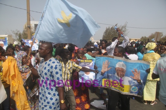 PHOTO - Folle ambiance à l'aéroport de Dakar. La stratégie wadienne débute bien PHOTO - Folle ambiance à l'aéroport de Dakar. La stratégie wadienne débute bien