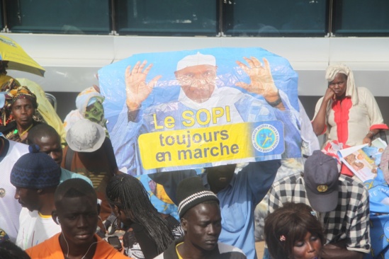 PHOTO - Folle ambiance à l'aéroport de Dakar. La stratégie wadienne débute bien PHOTO - Folle ambiance à l'aéroport de Dakar. La stratégie wadienne débute bien