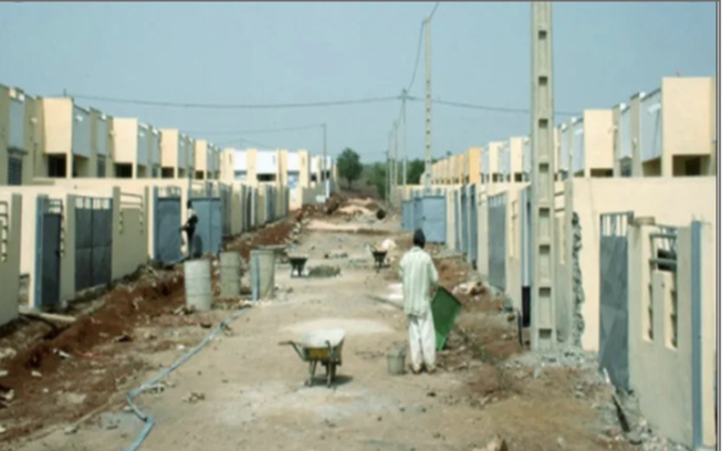 Programme de «100 mille logements»: Les clés de 264 logements remises au ministre Abdoulaye Sow Programme de «100 mille logements»: Les clés de 264 logements remises au ministre Abdoulaye Sow