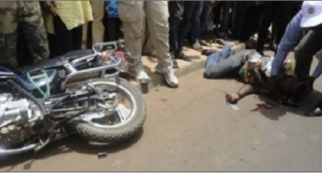 Accident sur l’Autoroute à Péage : Une moto a heurté un « clando », ce lundi matin Accident sur l’Autoroute à Péage : Une moto a heurté un « clando », ce lundi matin