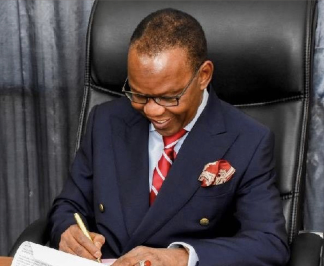 Décorations : Amadou Samba Kane, ancien Dg de la Lonase, élevé au grade de Commandeur de l'ordre national du mérite