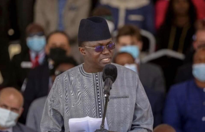 Réponse aux 51 juristes censés enseigner rien d’autre que le droit par (Mamadou NDIONE) Réponse aux 51 juristes censés enseigner rien d’autre que le droit par (Mamadou NDIONE)